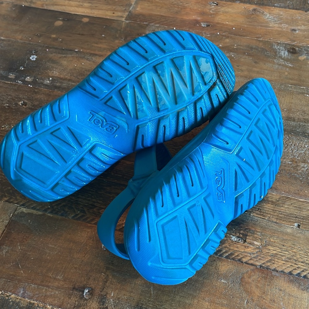 Kids Blue Teva sandals - size 2 big kids - Picture 4 of 4